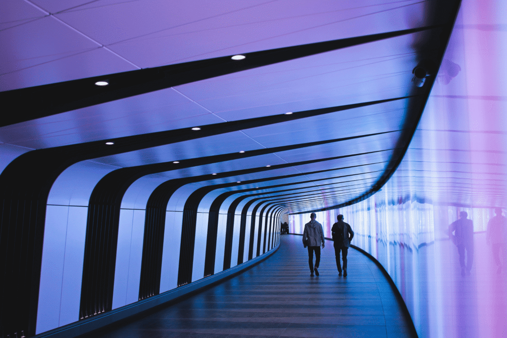 Män i tunnel