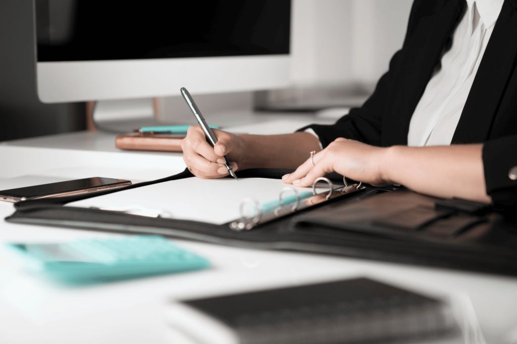 Kvinna vid arbetsplats